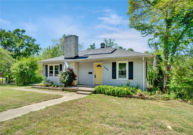 Photo 3 of Single family home for sale at 309 Pineview Dr, Pickens, SC 29671 | MLS# 20300342 | Listing updated on 2026-04-22