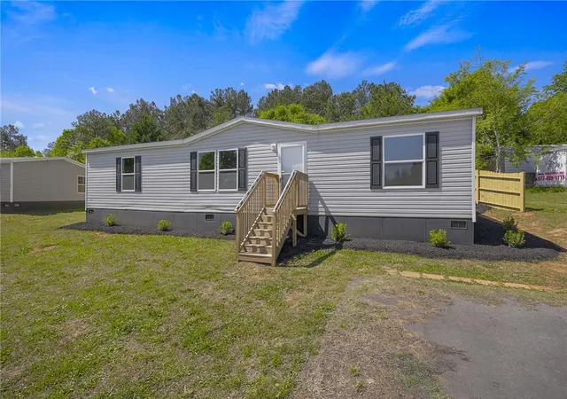 Homes for sale in Six Mile, SC | 375 Griggs Rd, Six Mile, SC 29682 | MLS# 20300410