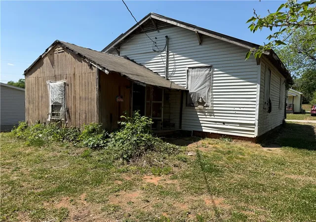 Homes for sale in Seneca, SC | 26 Sirrine St, Seneca, SC 29678 | MLS# 20300479