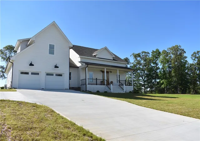 2nd image of 450 Falcons Lair West Dr, Walhalla, SC 29691 | MLS# 20300446