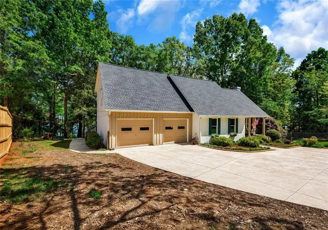 Photo 4 of Single family home for sale at 317 Wham Rd, Anderson, SC 29625 | MLS# 20300332 | Listing updated on 2026-10-07