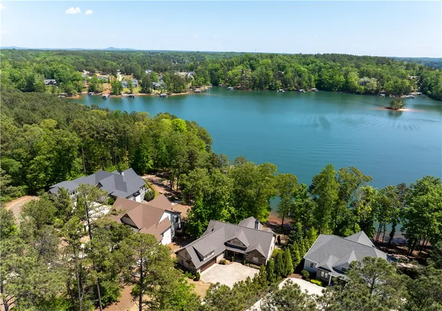 Photo 3 of Single family home for sale at 525 Peninsula Rd, West Union, SC 29696 | MLS# 20300526 | Listing updated on 2026-07-22