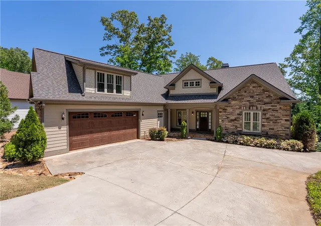 Photo 3 of Single family home for sale at 525 Peninsula Rd, West Union, SC 29696 | MLS# 20300526 | Listing updated on 2026-07-22