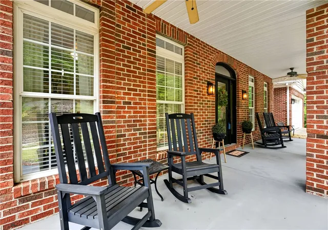 Photo 3 of Single family home for sale at 135 Winding River Dr, Anderson, SC 29621 | MLS# 20300642 | Listing updated on 2026-08-31