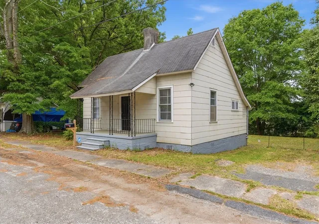 Photo 3 of Single family home for sale at 4 Mcgee St, Belton, SC 29627 | MLS# 20300651 | Listing updated on 2026-08-26