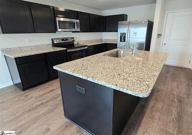 Photo 3 of Single family home for sale at 517 Mills Hl Way, Greenville, SC 29605 | MLS# 20300637 | Listing updated on 2026-08-03