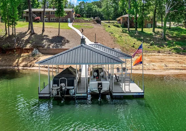 Photo 3 of Single family home for sale at 2212 Surfside Dr, Anderson, SC 29625 | MLS# 20300775 | Listing updated on 2026-05-06