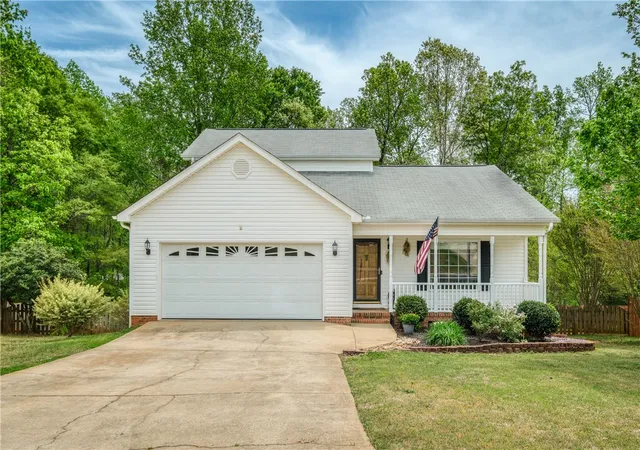 Homes for sale in Taylors, SC | 111 Brooke Lee Cir, Taylors, SC 29687 | MLS# 20300856