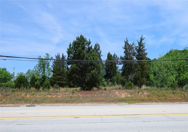 Photo 4 of House for sale at 3916 Highway 24, Anderson, SC 29626 | MLS# 20300857 | Listing updated on 2026-05-03