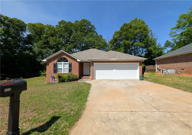 Photo 1 of Single family home for sale at 124 Woodbridge Ct, Anderson, SC 29621 | MLS# 20300914 | Listing updated on 2026-10-12