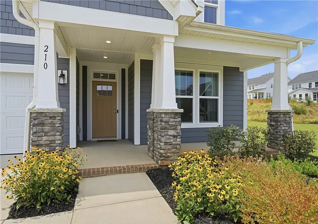 Photo 4 of Single family home for sale at 210 Founders Blvd, Central, SC 29630 | MLS# 20300877 | Listing updated on 2026-09-08