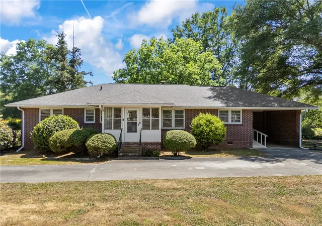 Homes for sale in Fair Play, SC | 514 & 518 E Fairplay Blvd, Fair Play, SC 29643 | MLS# 20300941
