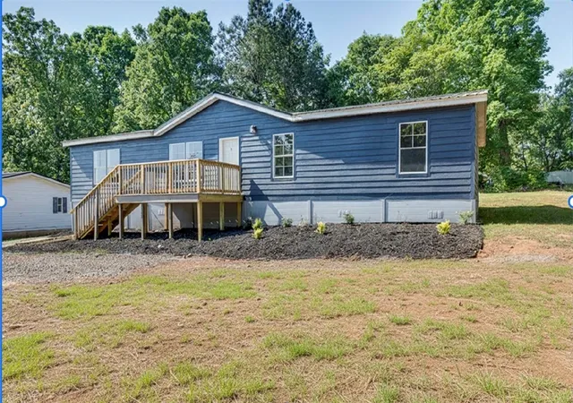 Photo 2 of Manufactured home for sale at 208 Meadow Hills Dr, Anderson, SC 29624 | MLS# 20300937 | Listing updated on 2026-07-04