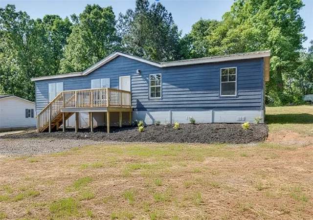 Photo 3 of Manufactured home for sale at 208 Meadow Hills Dr, Anderson, SC 29624 | MLS# 20300937 | Listing updated on 2026-07-04