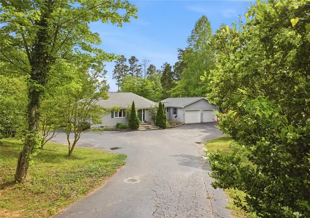 Homes for sale in Westminster, SC | 502 Leprechaun Ln, Westminster, SC 29693 | MLS# 20300962