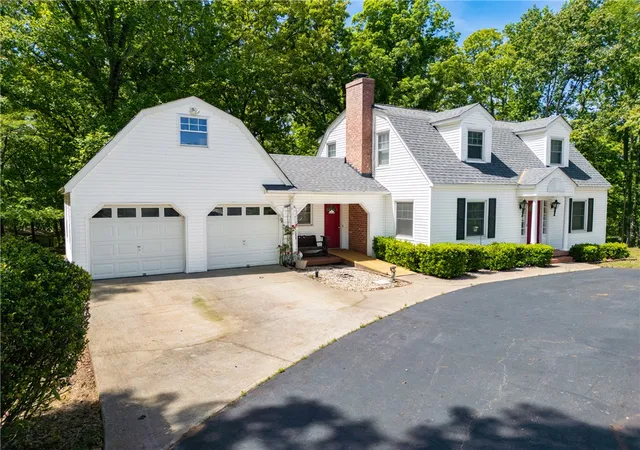 Photo 2 of Single family home for sale at 1211 Manse Jolly Rd, Anderson, SC 29621 | MLS# 20300988 | Listing updated on 2026-05-06