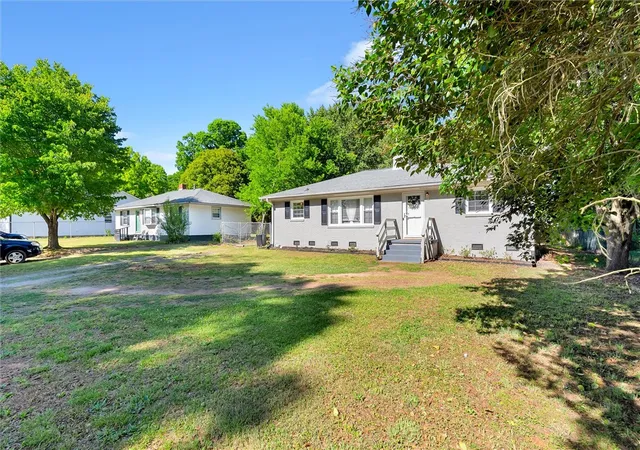 Photo 3 of Single family home for sale at 111 Avondale Rd, Anderson, SC 29624 | MLS# 20300931 | Listing updated on 2026-07-19