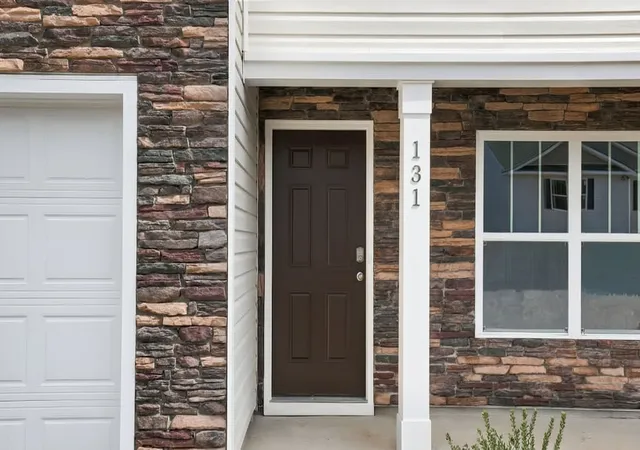Photo 3 of Single family home for sale at 131 Cascade Ln, Seneca, SC 29678 | MLS# 20301001 | Listing updated on 2026-10-09