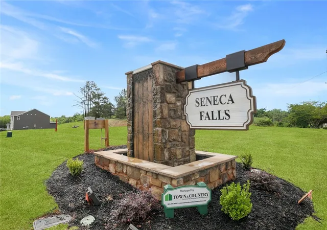 Photo 3 of Single family home for sale at 525 Whitewater Ridge, Seneca, SC 29678 | MLS# 20301019 | Listing updated on 2026-09-29