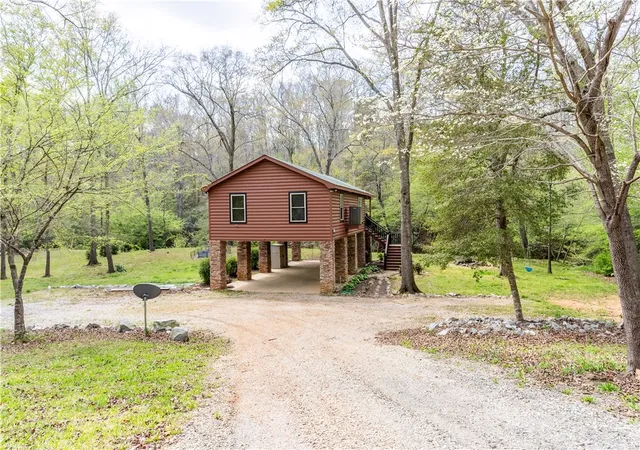 Photo 3 of Single family home for sale at 597 Meadow Brk Ln, Royston, GA 30662 | MLS# 20301023 | Listing updated on 2026-09-28