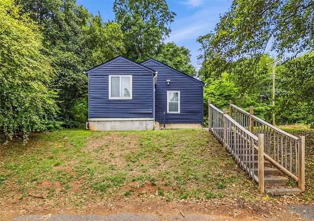 Photo 3 of Single family home for sale at 8 Booker St, Anderson, SC 29624 | MLS# 20301102 | Listing updated on 2026-08-26