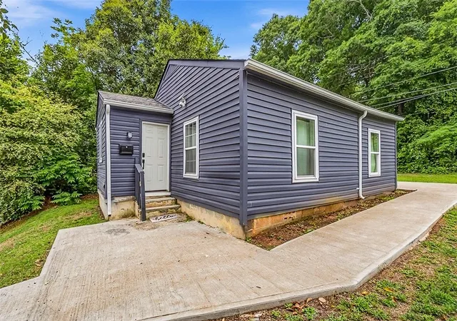 Photo 4 of Single family home for sale at 8 Booker St, Anderson, SC 29624 | MLS# 20301102 | Listing updated on 2026-08-26