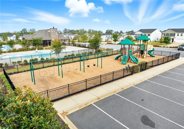 Photo 3 of Single family home for sale at 252 Pendergast Rd, Greenville, SC 29605 | MLS# 20301118 | Listing updated on 2026-05-24