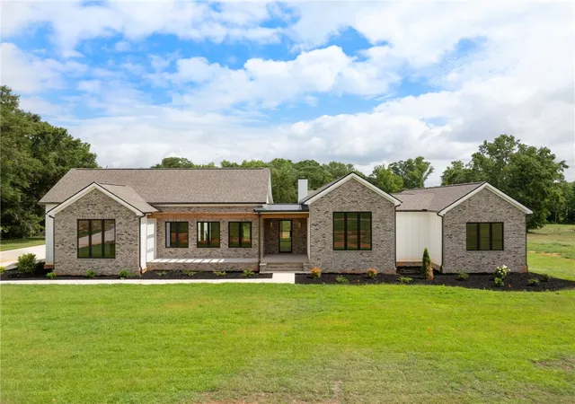 Homes for sale in Pelzer, SC | 774 Garrison Rd, Pelzer, SC 29669 | MLS# 20301150