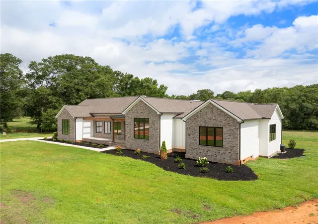 Homes for sale in Pelzer, SC | 774 Garrison Rd, Pelzer, SC 29669 | MLS# 20301150