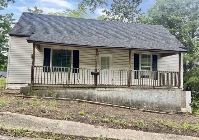1st image of 301 Hammett St, Honea Path, SC 29654 | MLS# 20301186