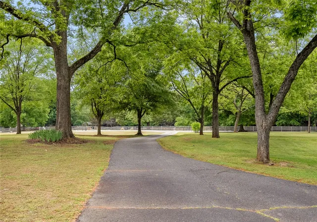 Photo 2 of Single family home for sale at 915 Cricket Ln, Anderson, SC 29621 | MLS# 20301094 | Listing updated on 2026-09-28