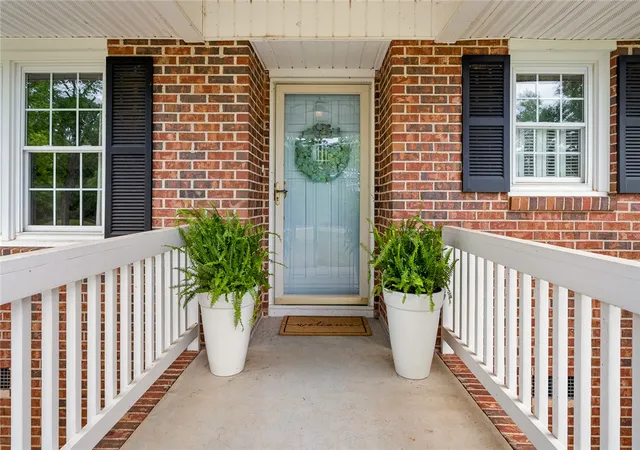 Photo 3 of Single family home for sale at 915 Cricket Ln, Anderson, SC 29621 | MLS# 20301094 | Listing updated on 2026-09-28