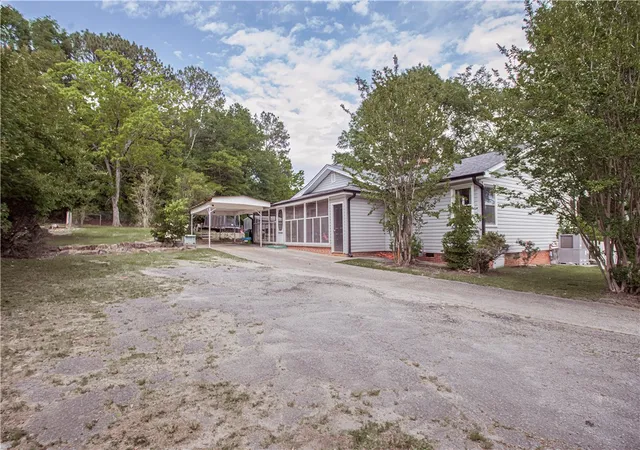 Homes for sale in Easley, SC | 202 Tiffany Dr, Easley, SC 29640 | MLS# 20301213