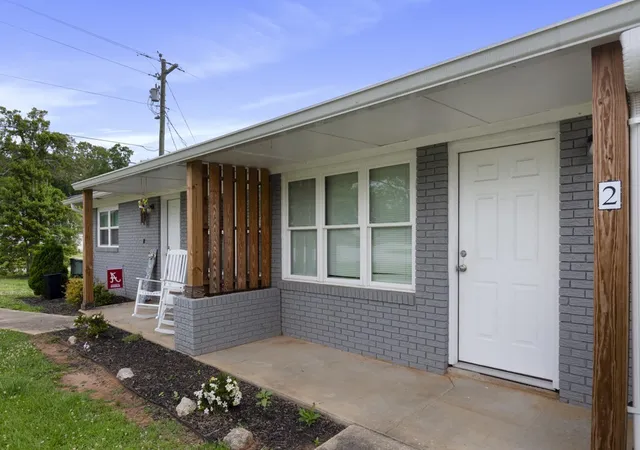 2nd image of 401 S Cherry St, Seneca, SC 29678 | MLS# 20301236