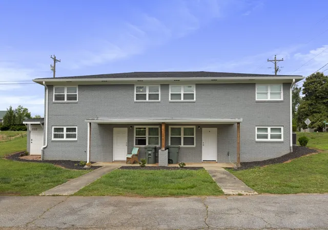 2nd image of 401 S Cherry St, Seneca, SC 29678