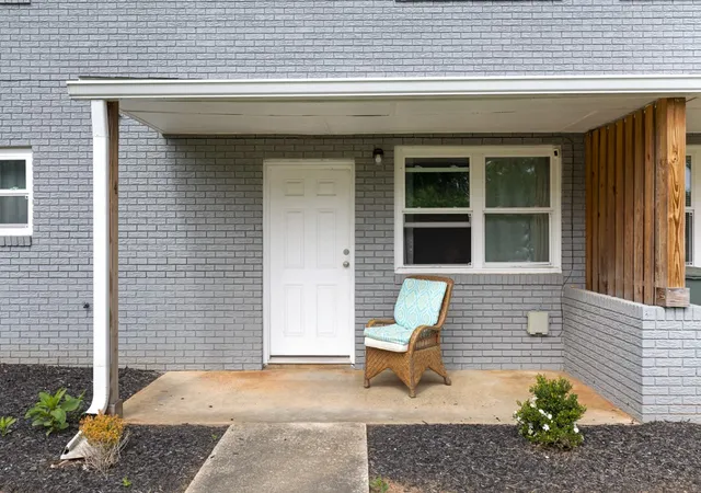 3rd image of 401 S Cherry St, Seneca, SC 29678