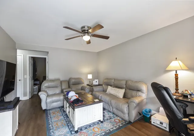 4th image of 401 S Cherry St, Seneca, SC 29678