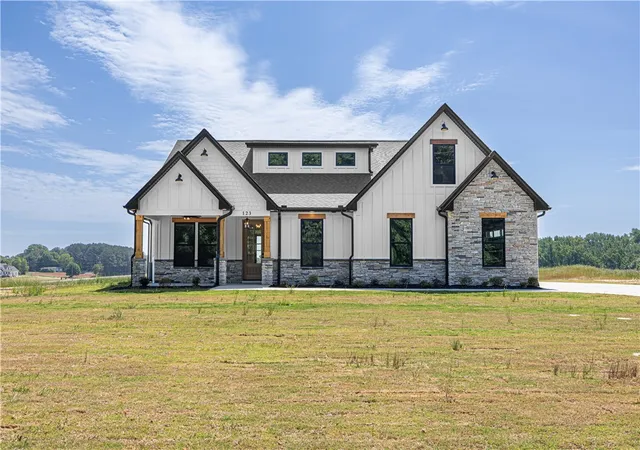 Homes for sale in Townville, SC | 123 Dobbins Rd, Townville, SC 29689 | MLS# 20301083