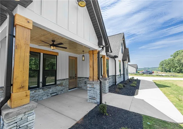 Homes for sale in Townville, SC | 123 Dobbins Rd, Townville, SC 29689 | MLS# 20301083