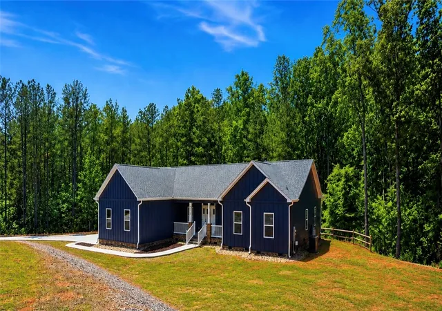 Photo 3 of Single family home for sale at 912 Watercrest Rd, West Union, SC 29696 | MLS# 20301365 | Listing updated on 2026-09-17