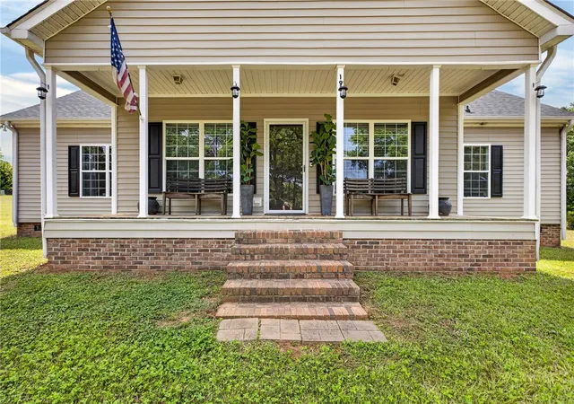Photo 3 of Single family home for sale at 191 Herman Brooks Rd, Belton, SC 29627 | MLS# 20301484 | Listing updated on 2026-05-20