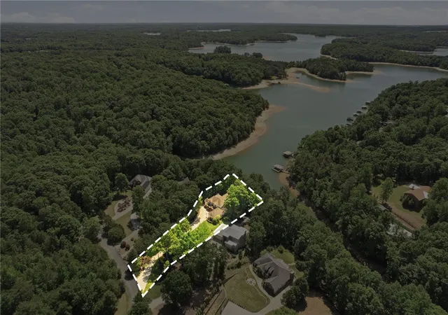 Photo 3 of Single family home for sale at 112 Gates Cvs Dr, Fair Play, SC 29643 | MLS# 20301323 | Listing updated on 2026-07-17