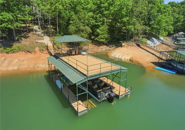 Photo 4 of Single family home for sale at 112 Gates Cvs Dr, Fair Play, SC 29643 | MLS# 20301323 | Listing updated on 2026-07-17