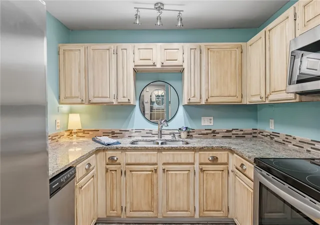 Listing Photo 4 - Condo for sale in building located at 306 Northlake Dr, Anderson, SC 29625