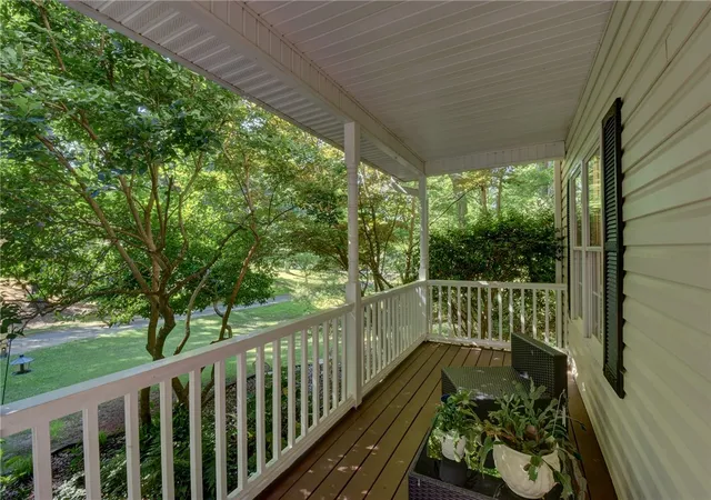 Photo 4 of Single family home for sale at 2011 Ridgeview Ln, Seneca, SC 29678 | MLS# 20301584 | Listing updated on 2026-10-11