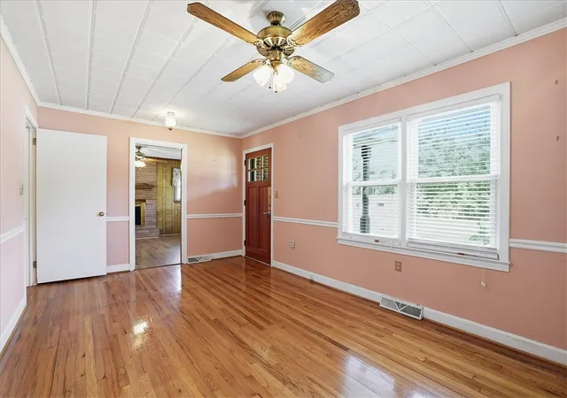 Photo 4 of Single family home for sale at 208 Skyland Dr, Clinton, SC 29325 | MLS# 20301610 | Listing updated on 2026-07-24