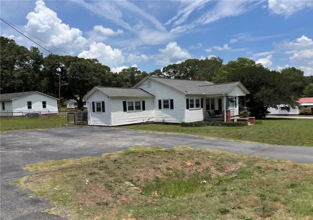 Homes for sale in Belton, SC | 710 Oneal St, Belton, SC 29627 | MLS# 20301735