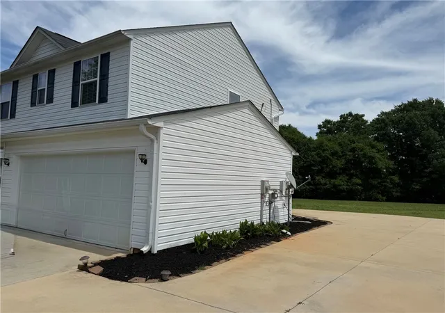 Photo 3 of Single family home for sale at 115 Combine Ln, Anderson, SC 29624 | MLS# 20301747 | Listing updated on 2026-05-22