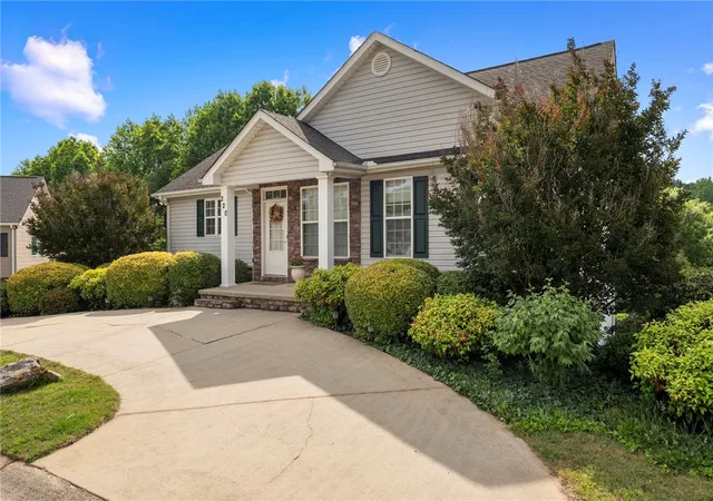 Photo 3 of Single family home for sale at 220 Wetland Way, Anderson, SC 29621 | MLS# 20301754 | Listing updated on 2026-09-18