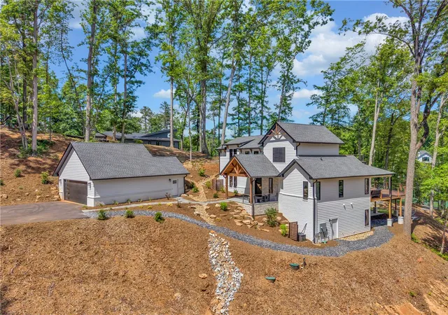 Photo 3 of Single family home for sale at 4014 Hardwood Pointe Dr, West Union, SC 29696 | MLS# 20301669 | Listing updated on 2026-08-29